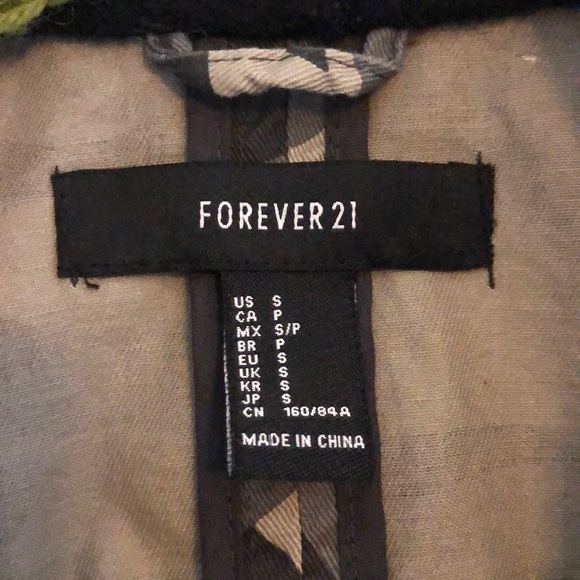 Camouflage Jacket with Black Sweatshirt Sleeves - Picture 2 of 7